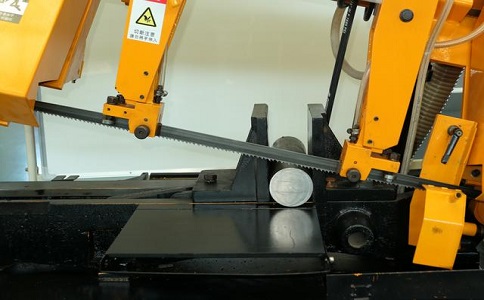 天元数控带锯床自动送料精度会出现偏差吗？